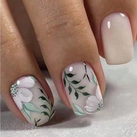 Other - 24 piece flower and leaf pattern nail set. New.